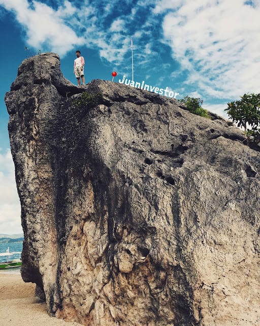 A rock formation in Borawan